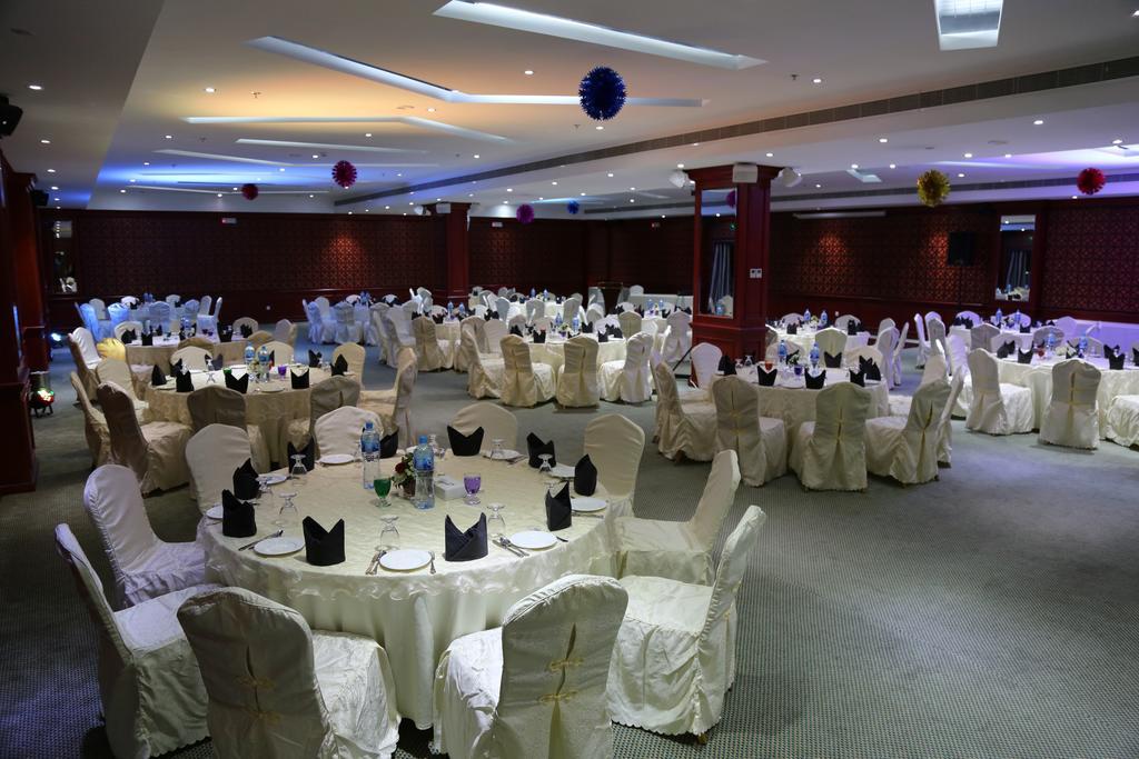 The Olive Hotel, Juffair Manamah Buitenkant foto