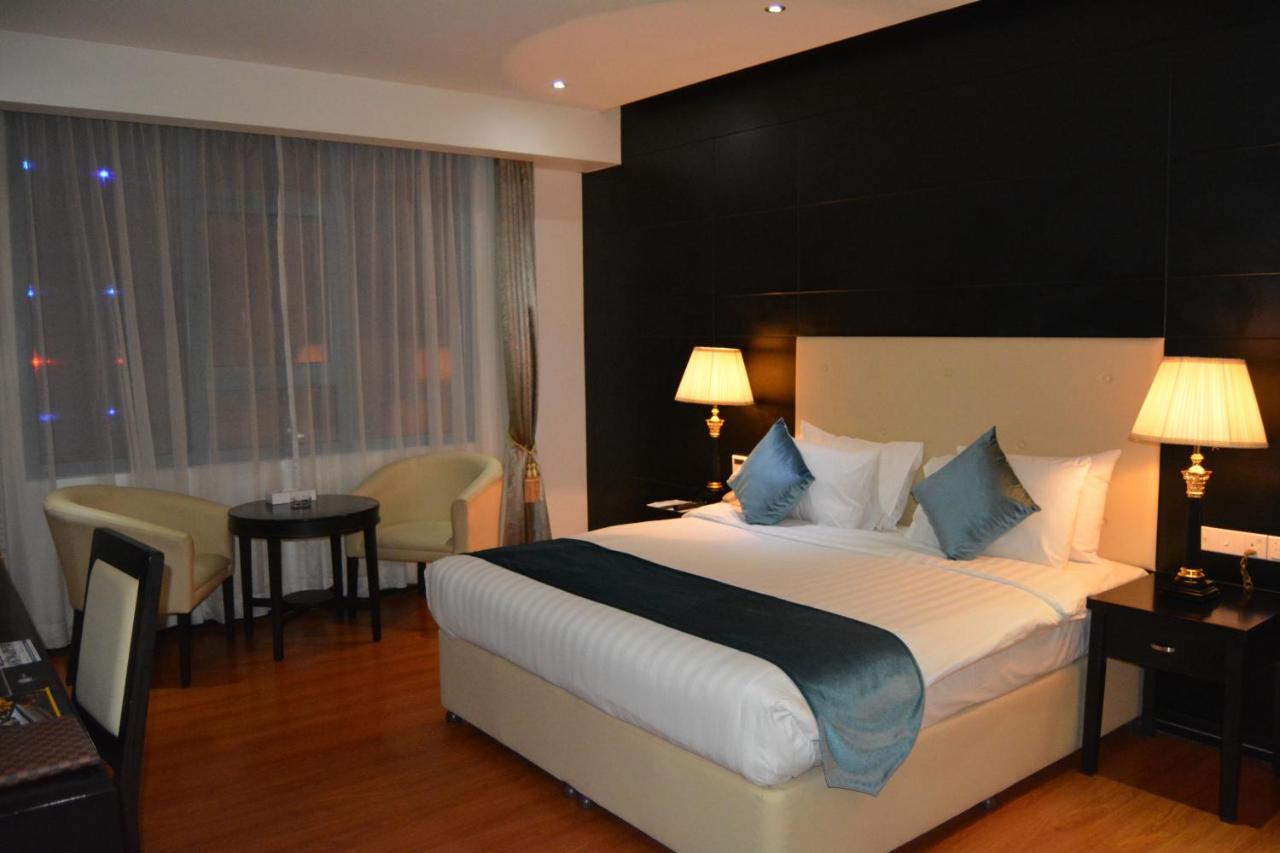The Olive Hotel, Juffair Manamah Buitenkant foto
