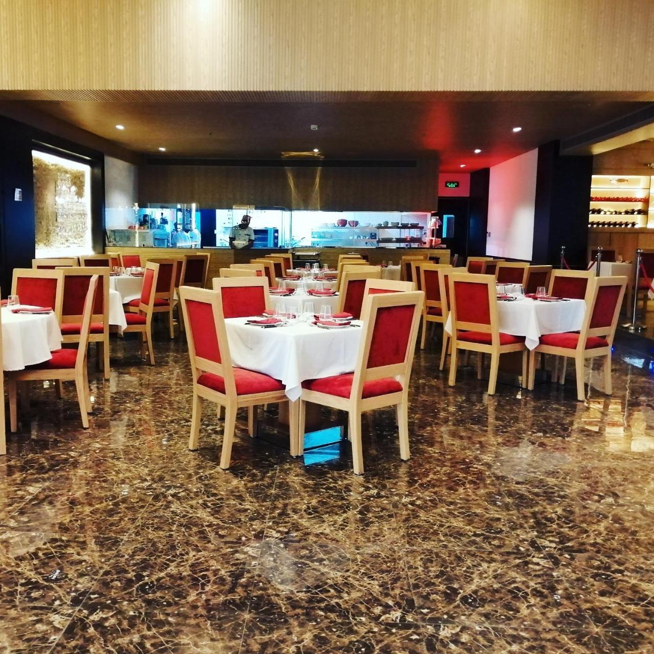 The Olive Hotel, Juffair Manamah Buitenkant foto